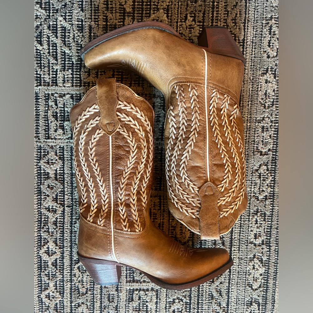 Laredo Hourglass Tan Brown braided cowhide boot 52361 women’s 8